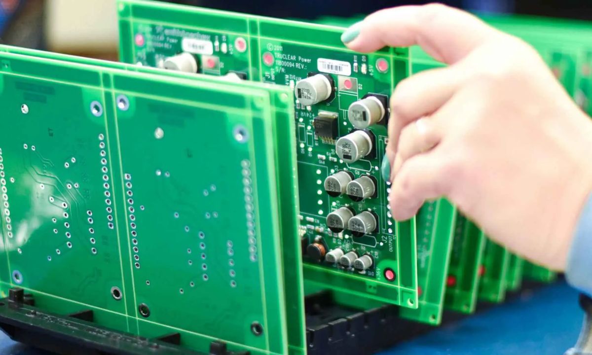 How to Choose the Right PCB Manufacturer for Advanced Electronics